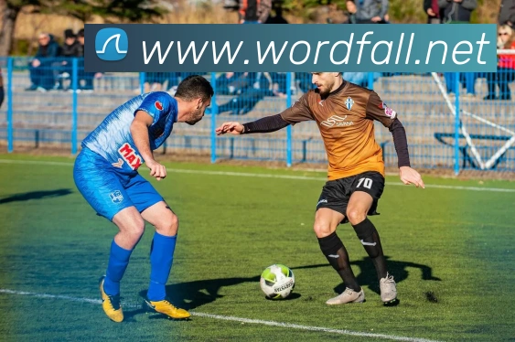 詹姆斯关键三分锁定胜局湖人险胜开拓者迎赛季首胜